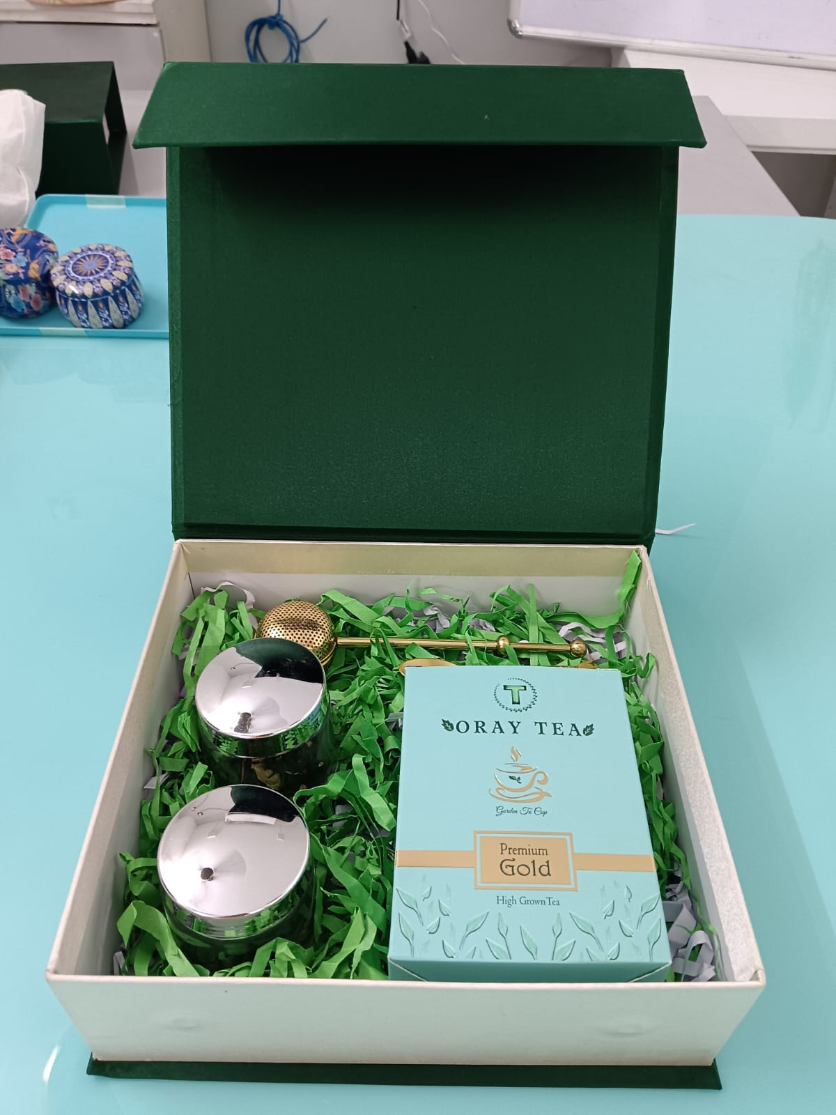 Green Gift Box Magnet